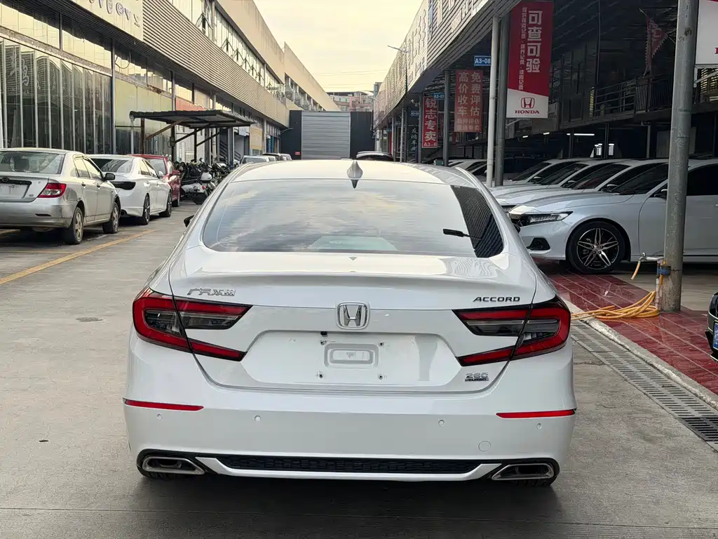 Honda Accord — фото 8
