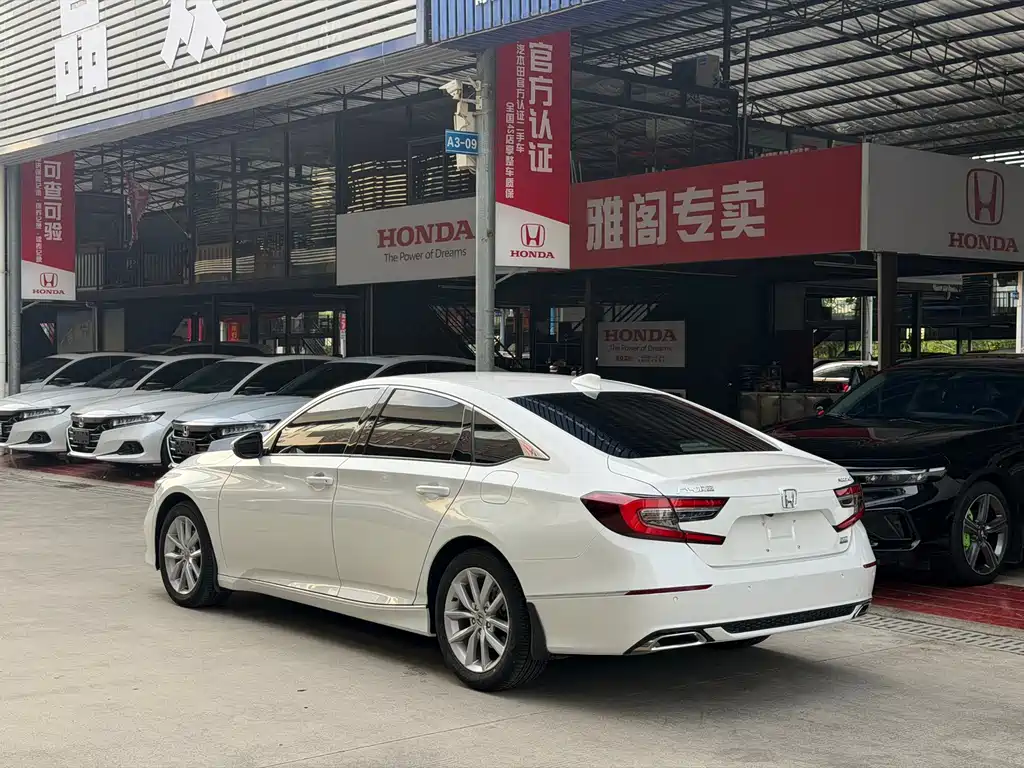 Honda Accord — фото 9