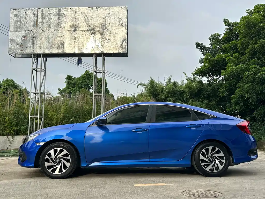 Honda Civic — фото 8