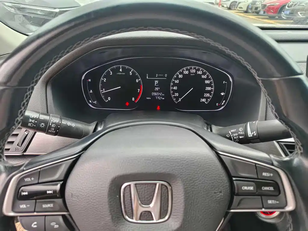 Honda Accord — фото 11
