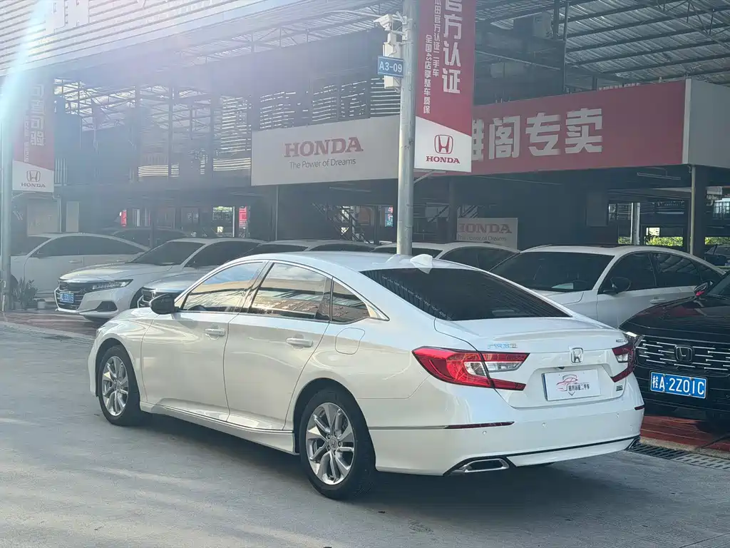 Honda Accord — фото 10