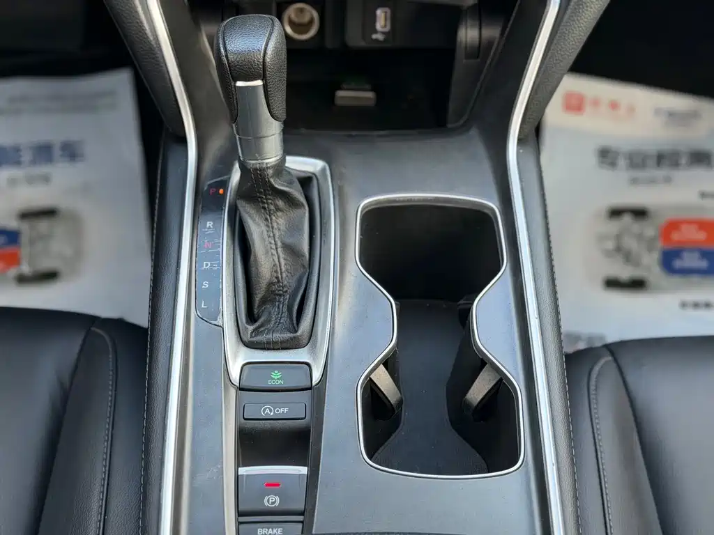 Honda Accord — фото 11