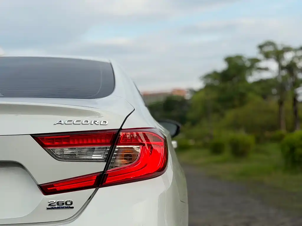Honda Accord — фото 20