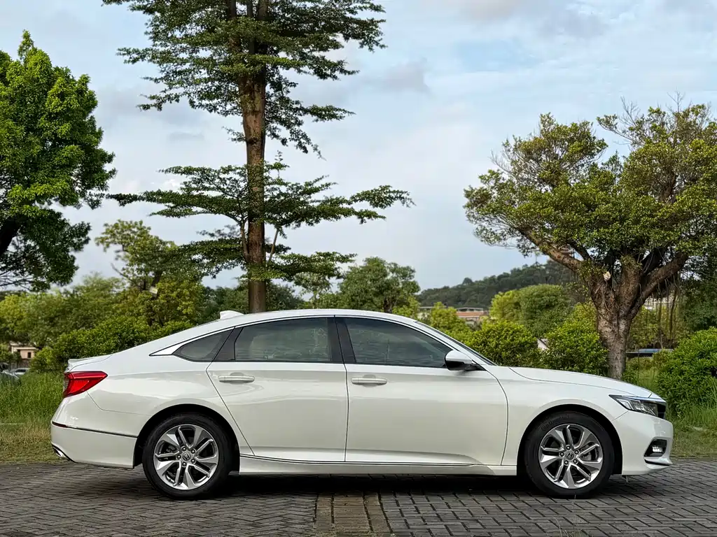 Honda Accord — фото 4