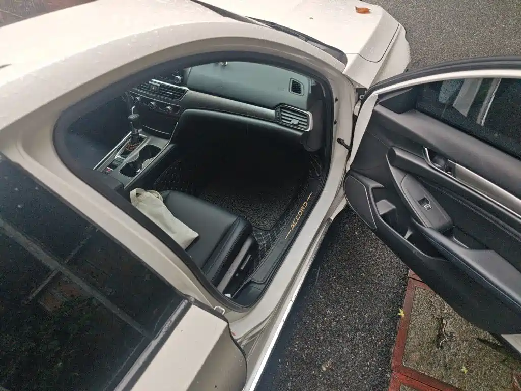 Honda Accord — фото 18