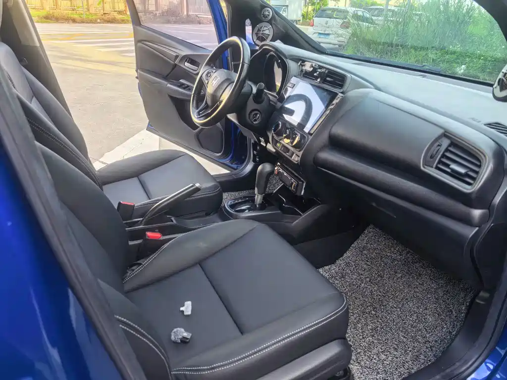 Honda Fit — фото 10