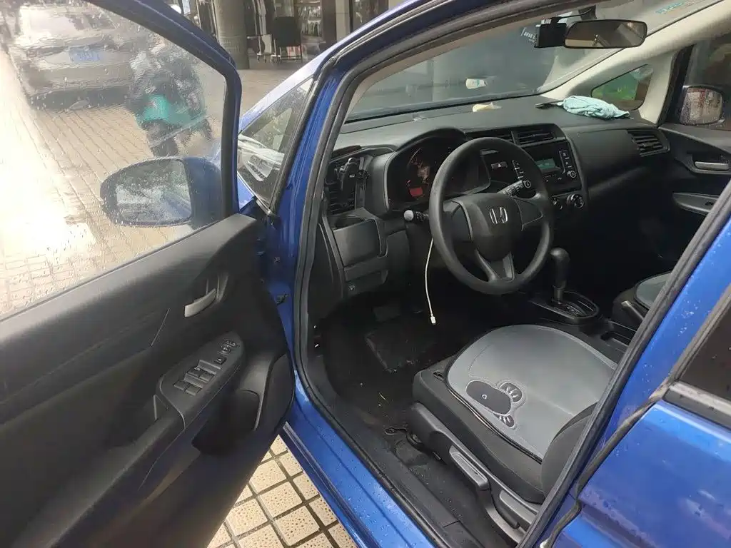Honda Fit — фото 14