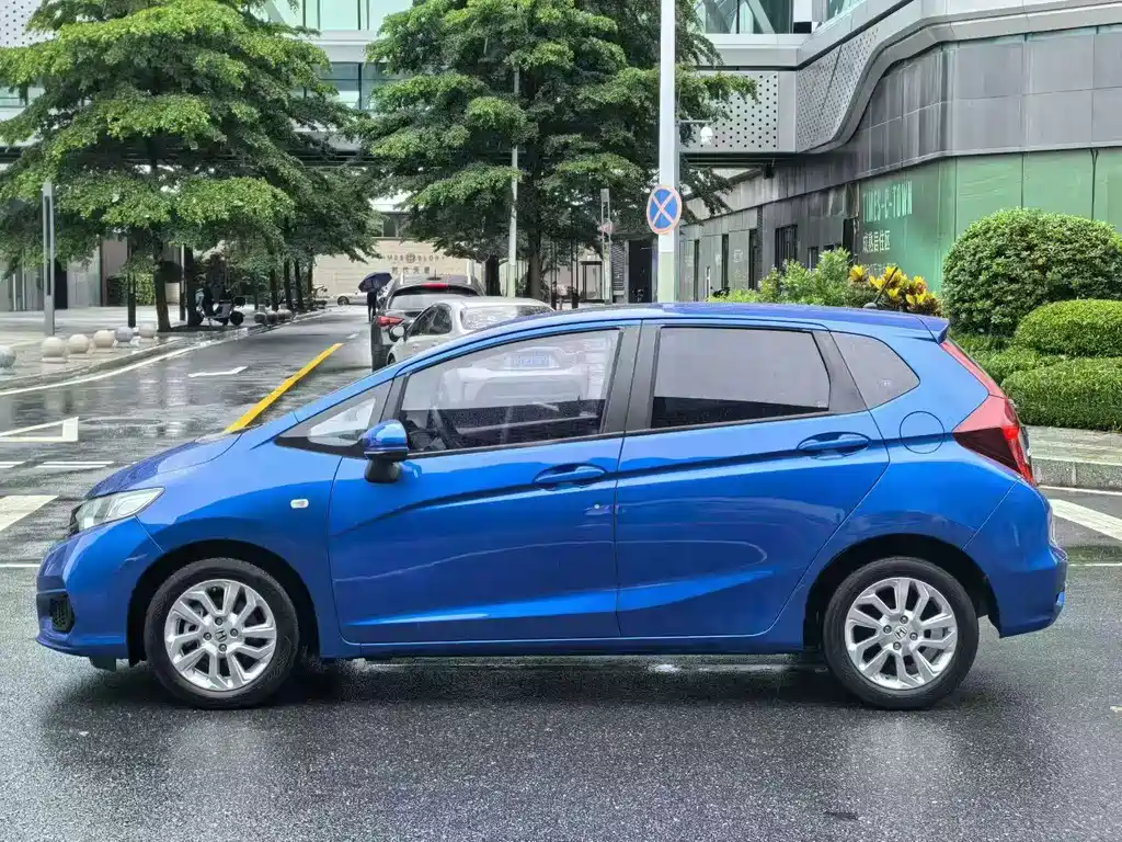 Honda Fit — фото 8