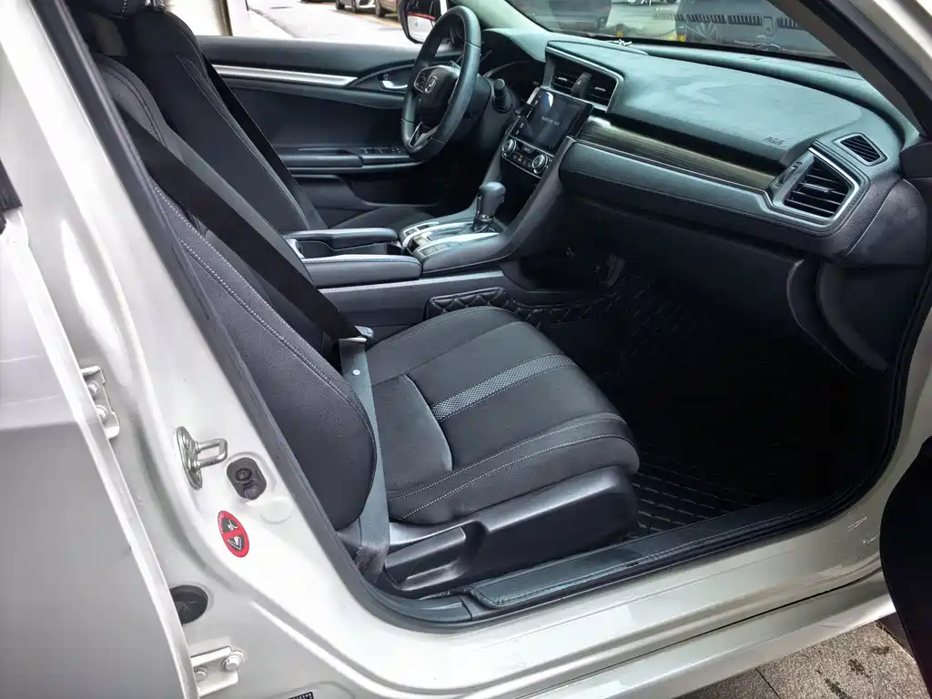 Honda Civic — фото 7