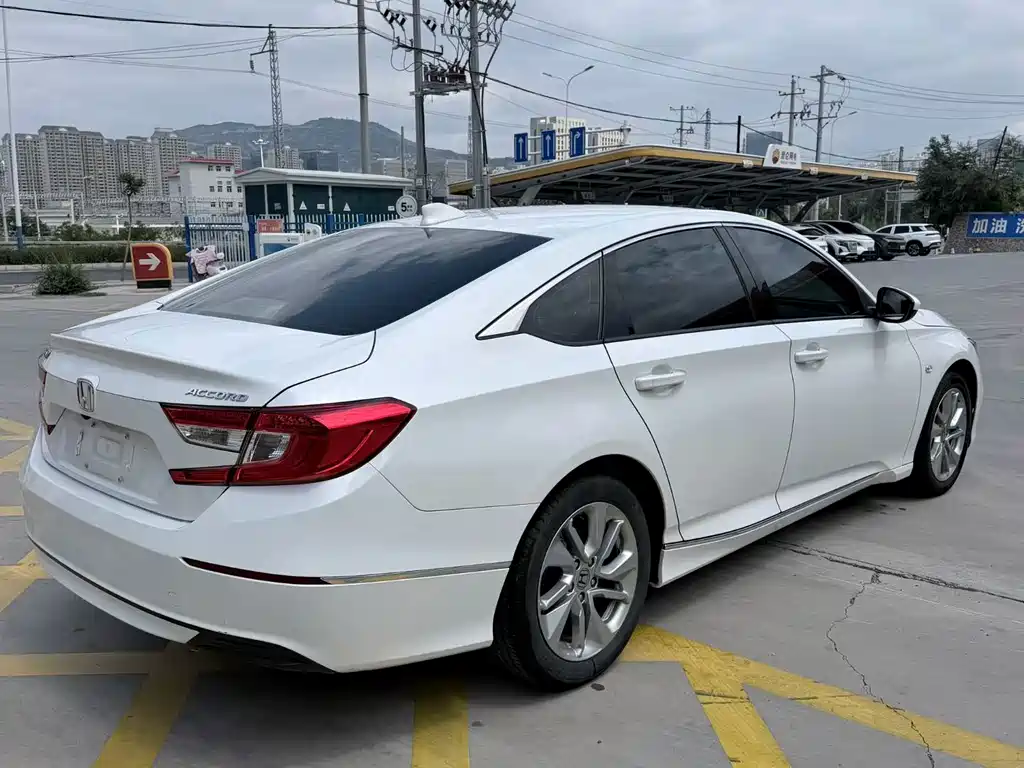 Honda Accord — фото 6