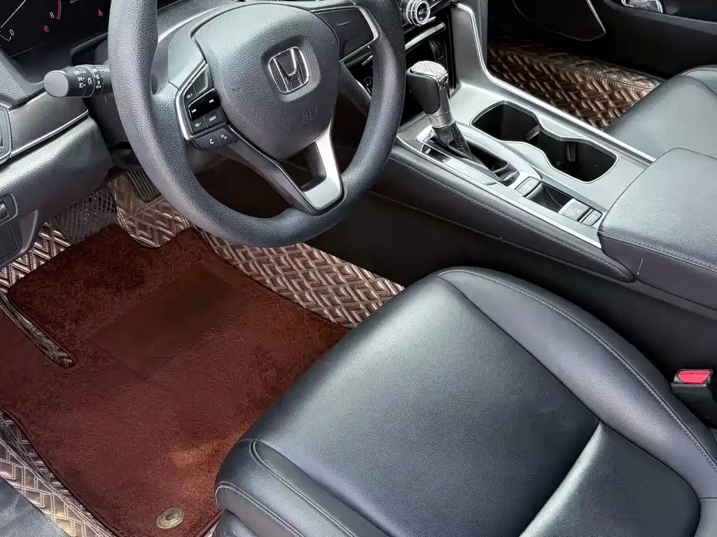 Honda Accord — фото 7