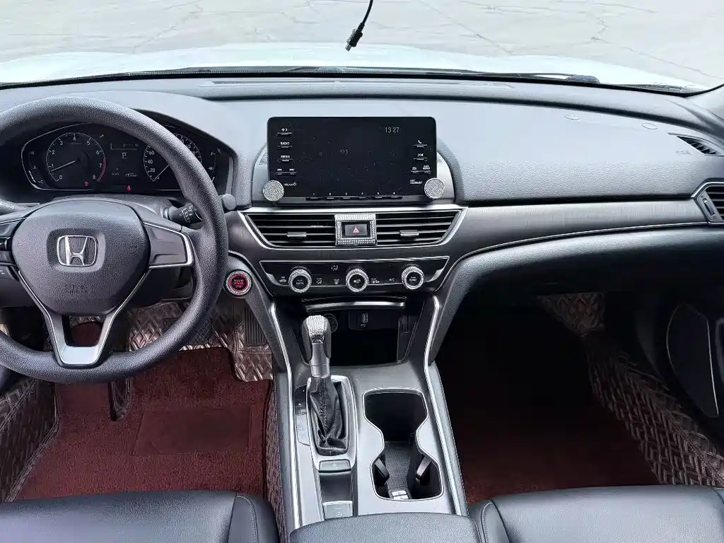 Honda Accord — фото 8
