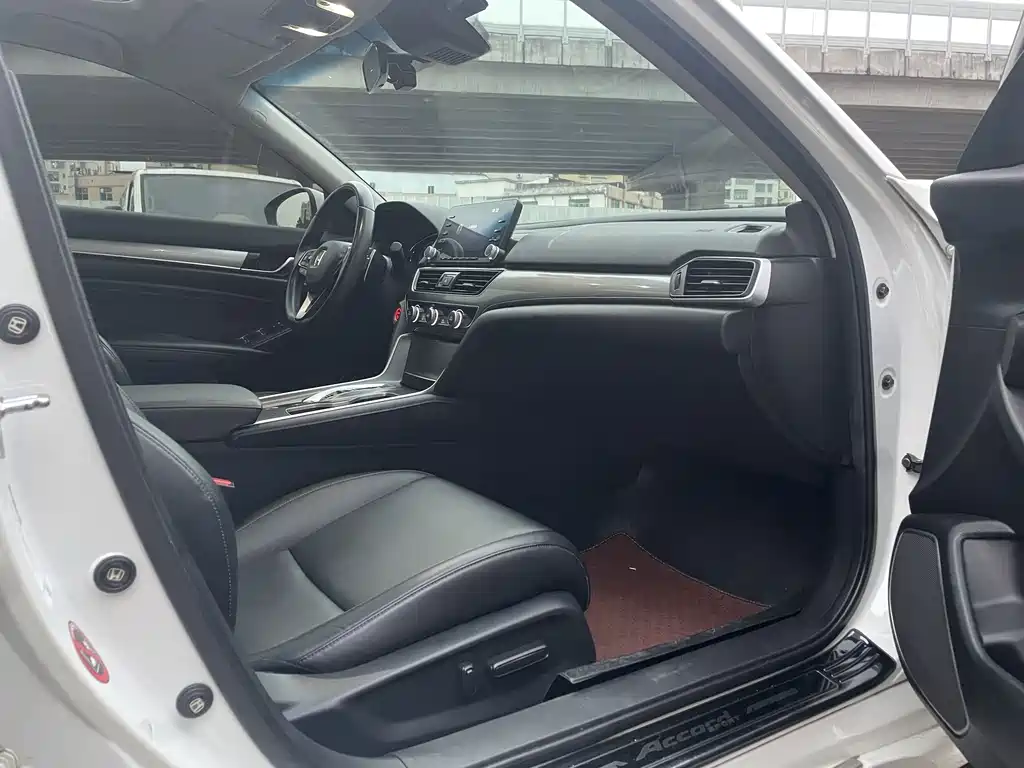 Honda Accord — фото 11