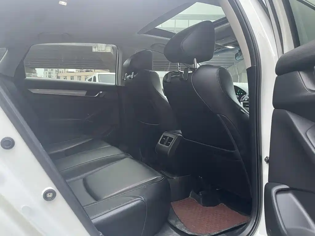 Honda Accord — фото 15