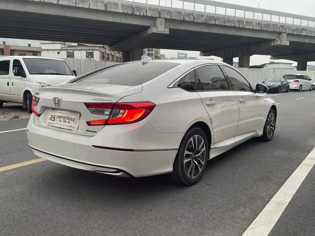 Honda Accord — фото 17