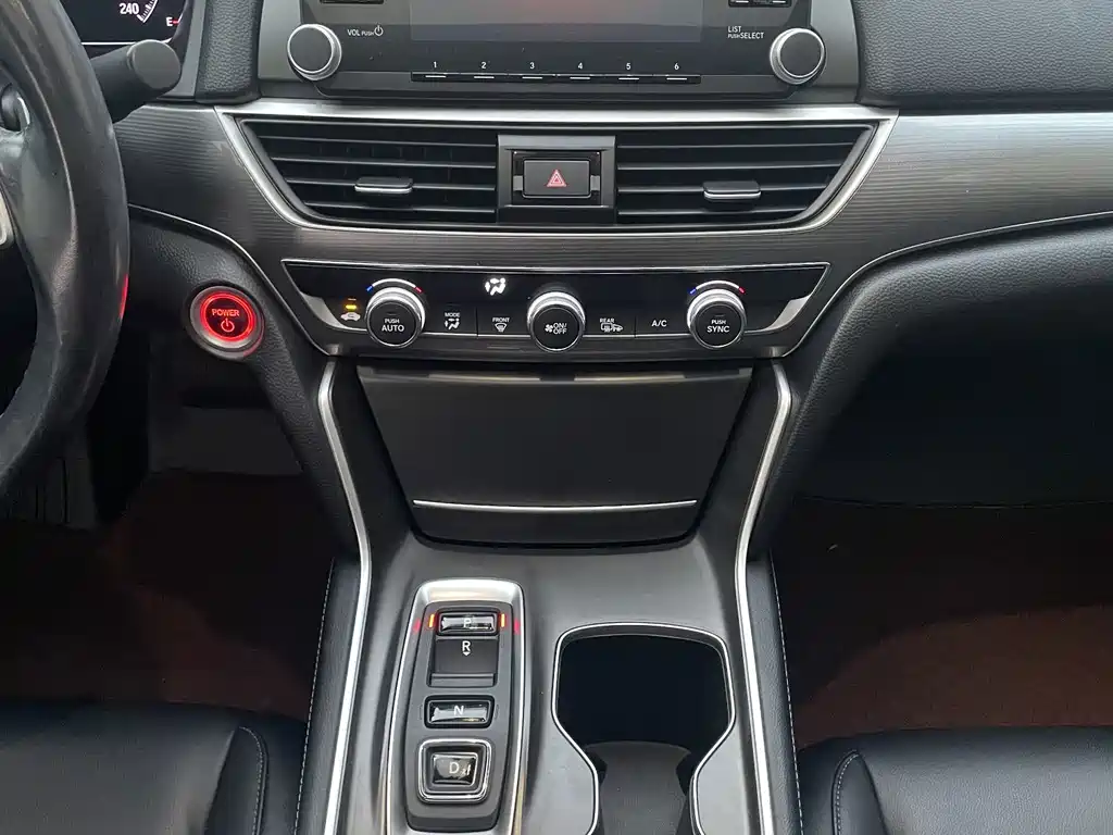 Honda Accord — фото 9