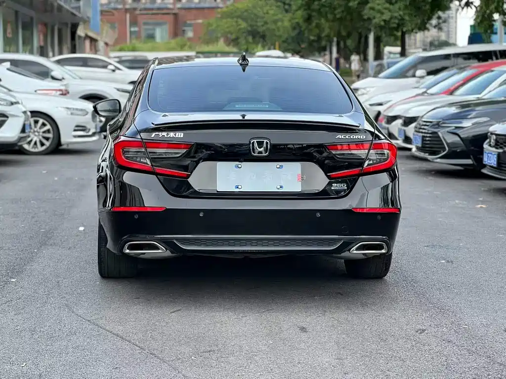 Honda Accord — фото 8