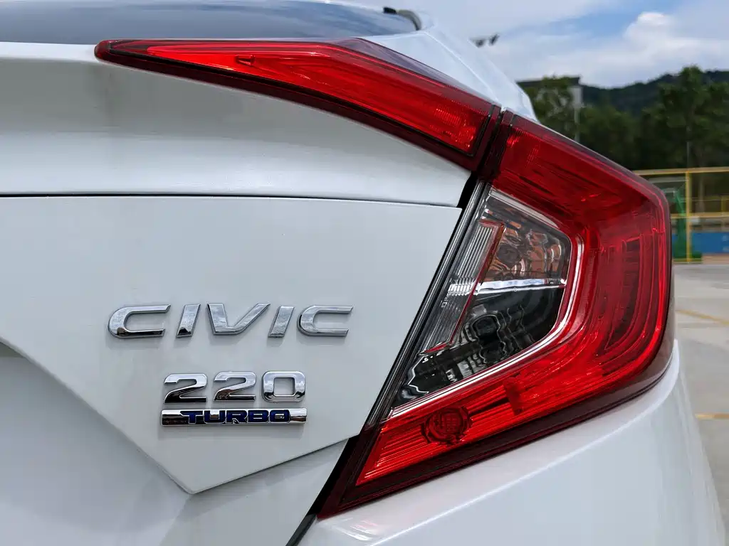 Honda Civic — фото 10
