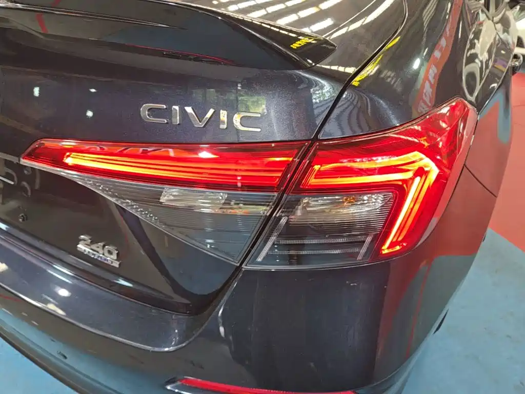 Honda Civic — фото 8