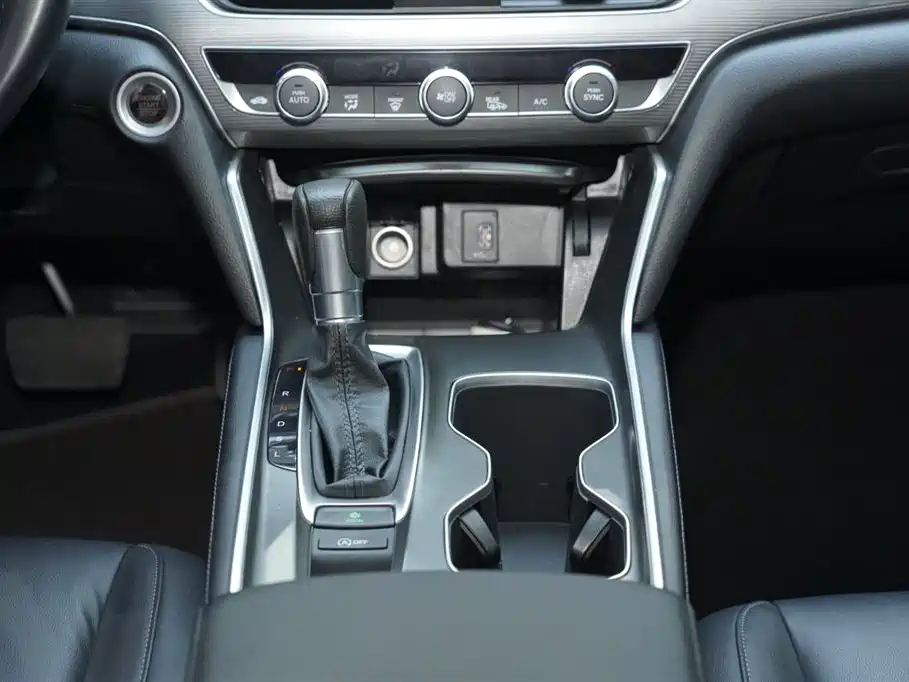 Honda Accord — фото 17