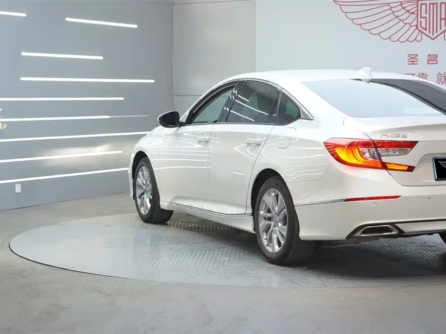Honda Accord — фото 3