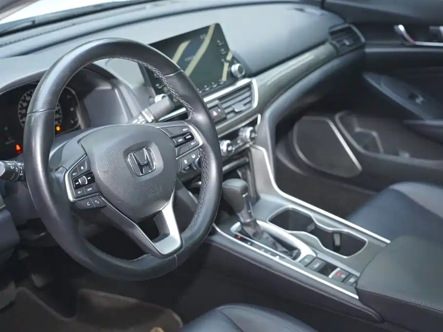 Honda Accord — фото 9