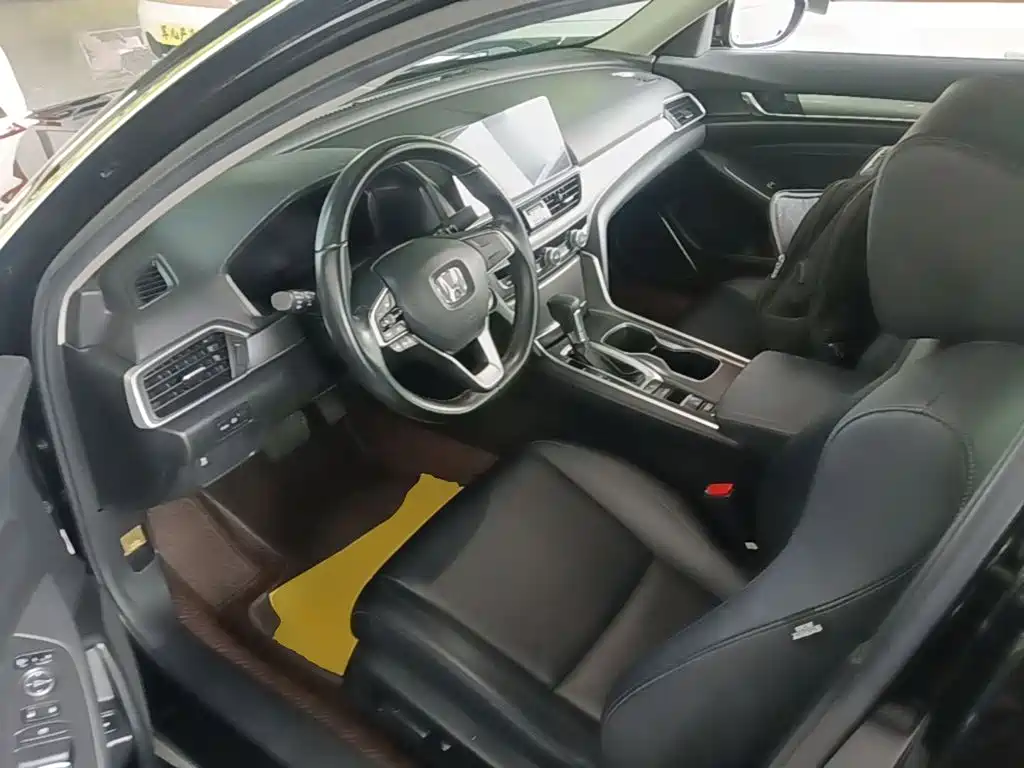Honda Accord — фото 15