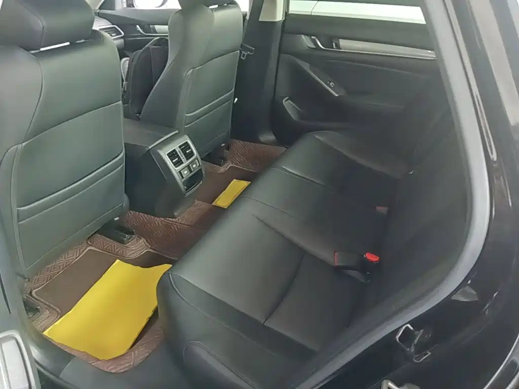 Honda Accord — фото 17