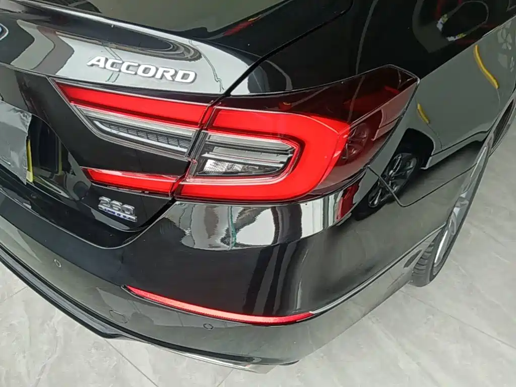 Honda Accord — фото 8