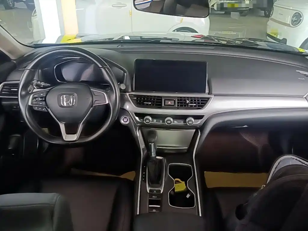 Honda Accord — фото 10