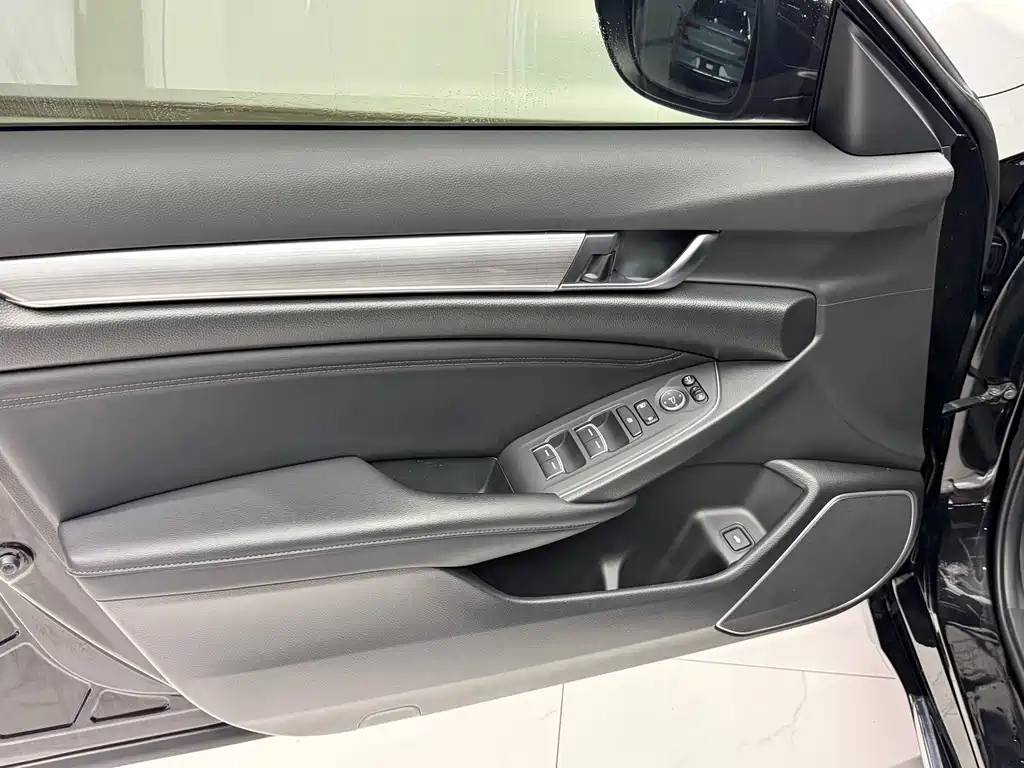 Honda Accord — фото 15