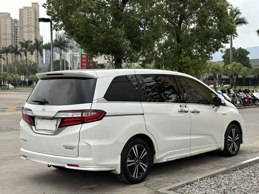 Honda Odyssey — фото 14