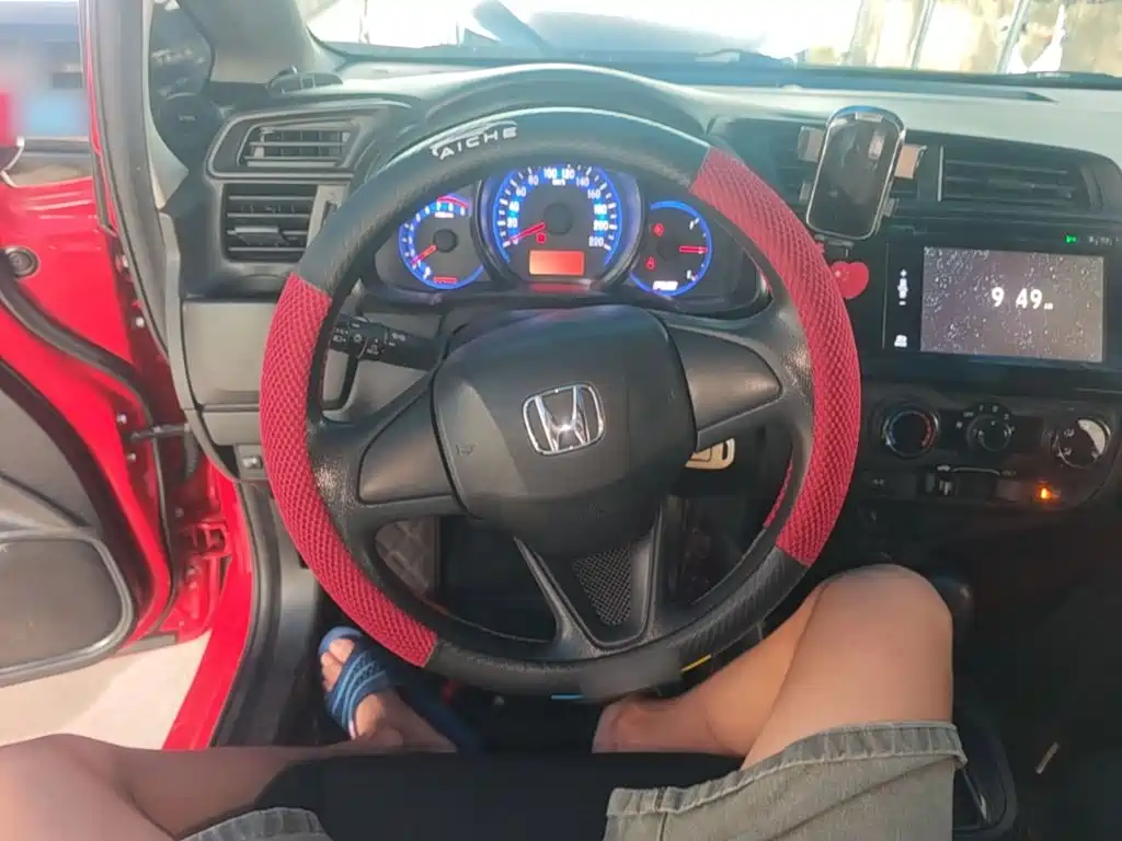 Honda Fit — фото 11