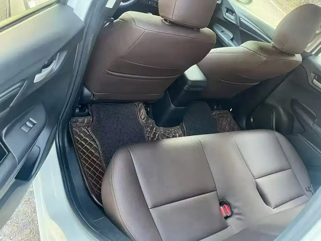 Honda Fit — фото 8