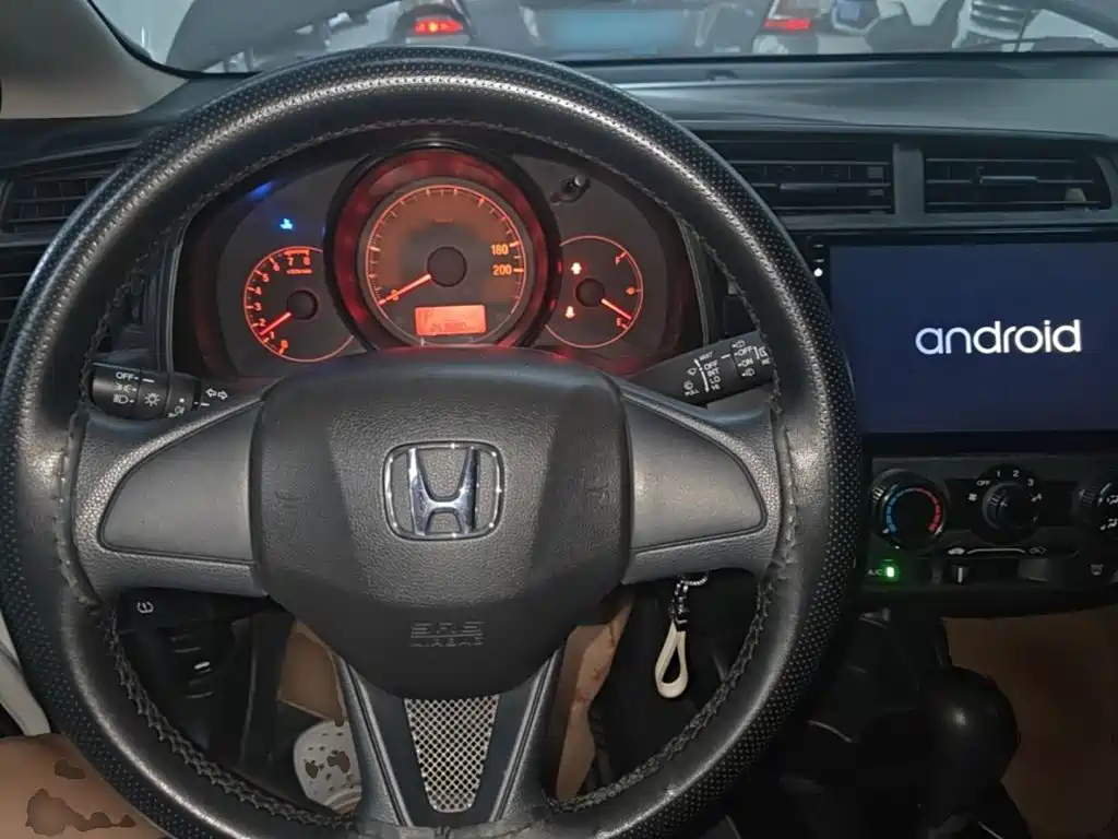 Honda Fit — фото 11
