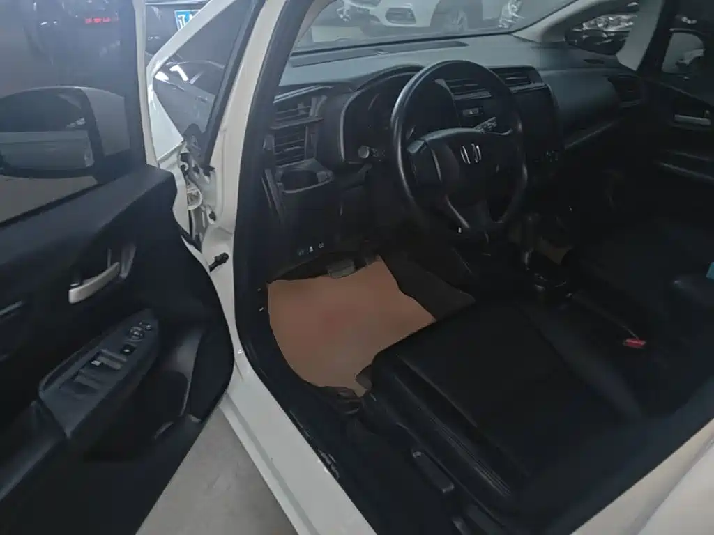 Honda Fit — фото 15