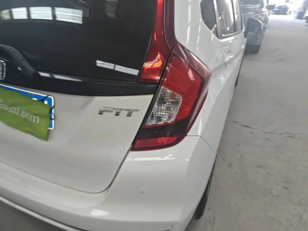 Honda Fit — фото 8
