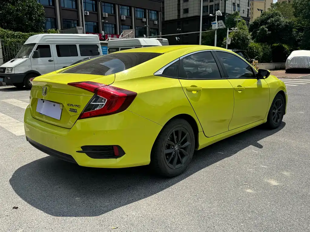 Honda Civic — фото 10