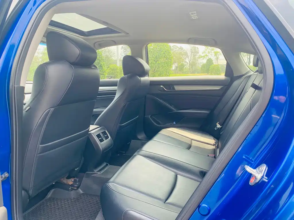 Honda Accord — фото 11