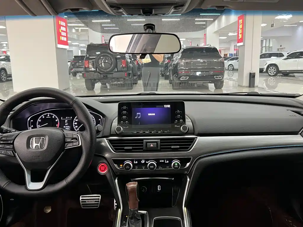 Honda Accord — фото 11
