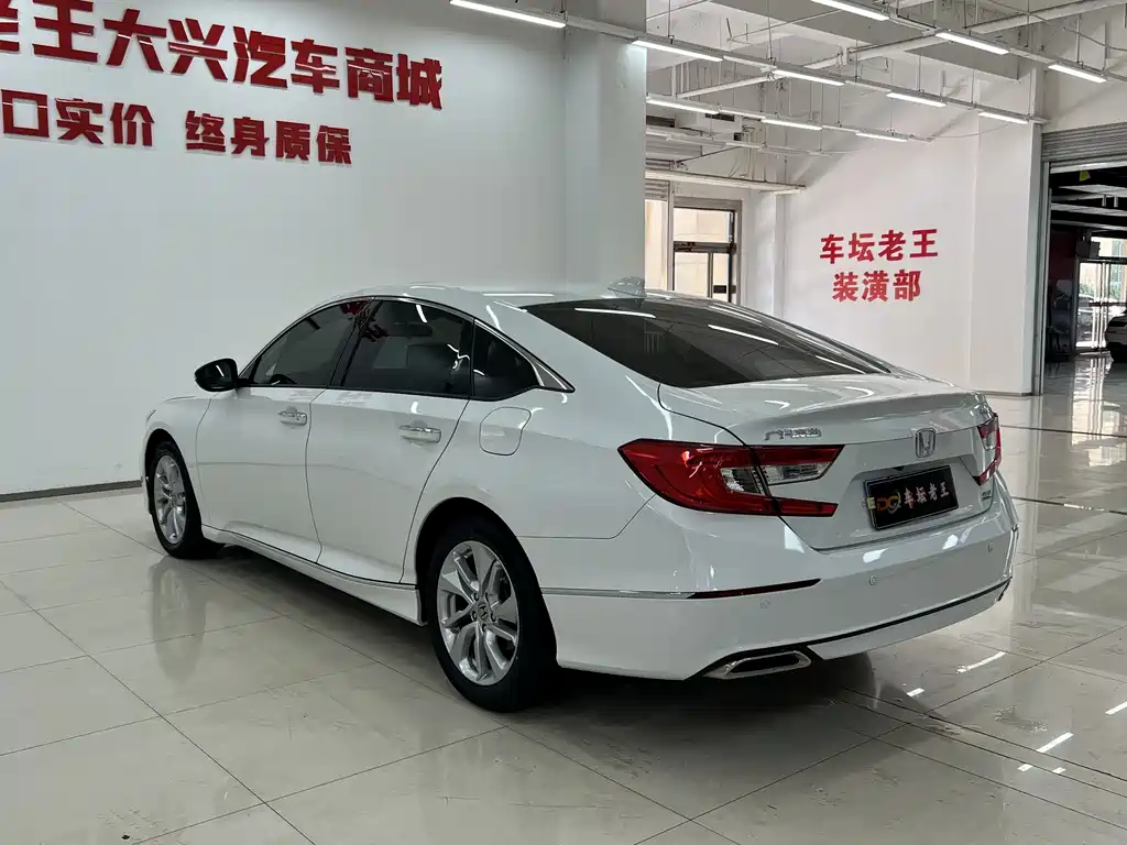 Honda Accord — фото 9