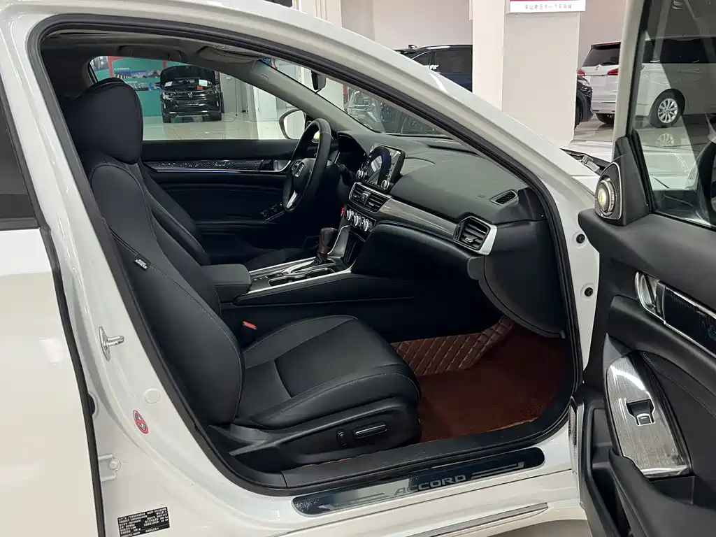 Honda Accord — фото 10