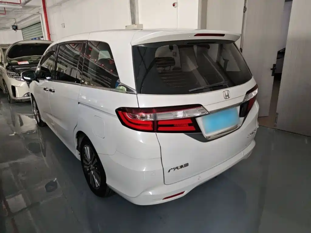 Honda Odyssey — фото 11
