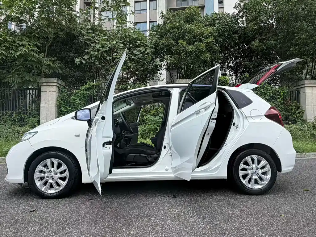 Honda Fit — фото 4