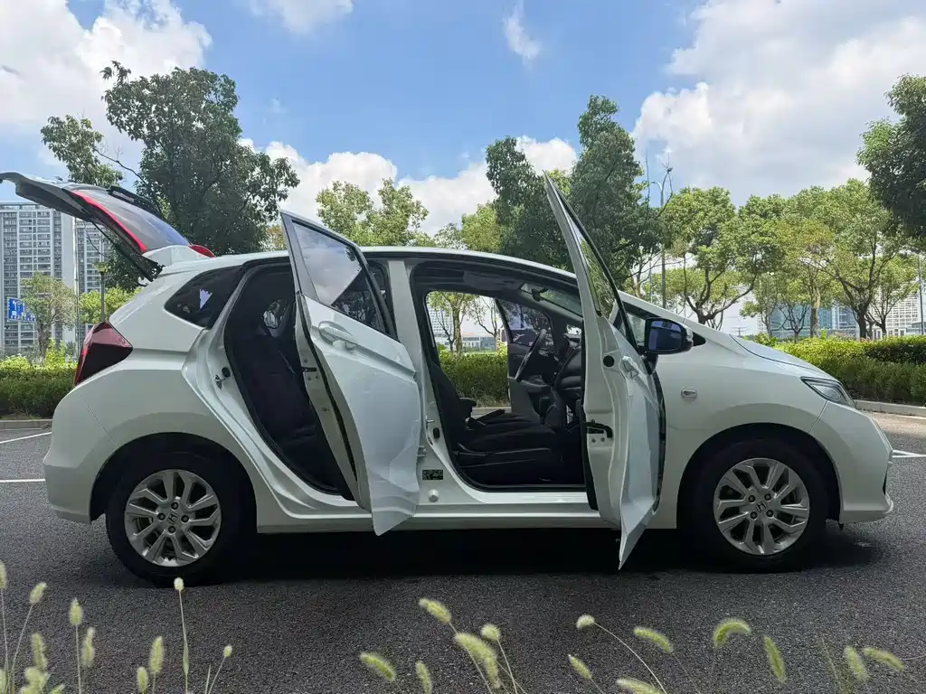 Honda Fit — фото 5