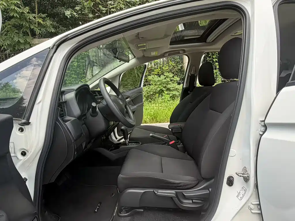 Honda Fit — фото 7