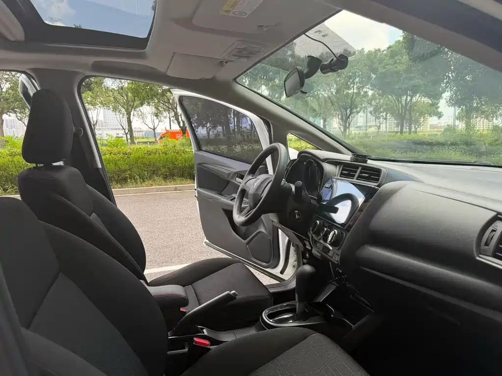 Honda Fit — фото 8