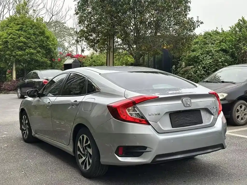 Honda Civic — фото 3