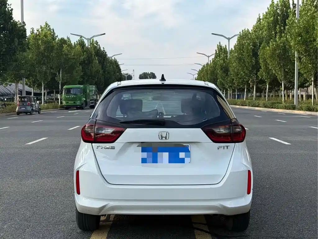 Honda Fit — фото 8
