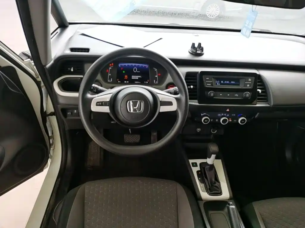 Honda Fit — фото 11